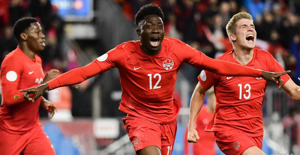 阿方索·戴维斯重伤，赛季报销！拜仁慕尼黑面临阵容考验