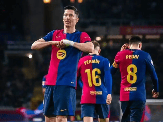 巴萨4-1狂胜赫罗纳！莱万双响，费兰世界波，9连胜继续领跑西甲