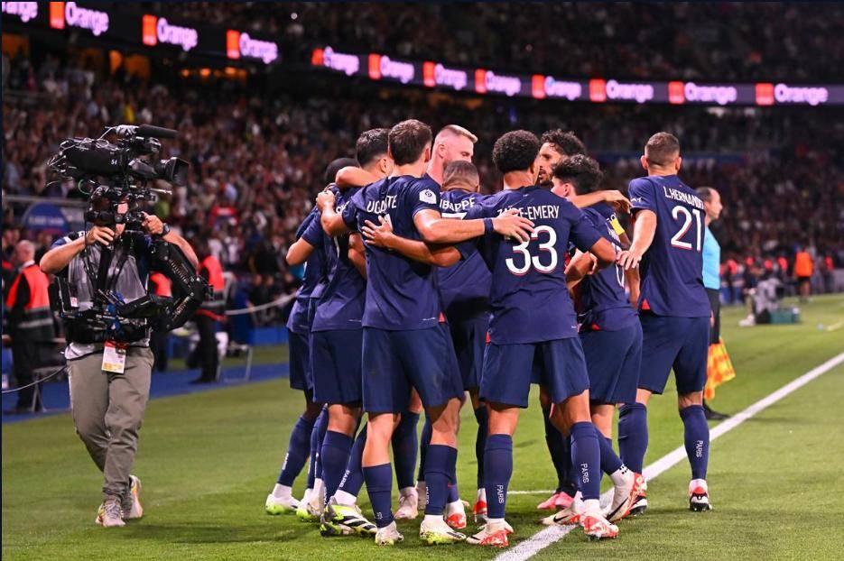 7连胜轰17球！欧联杯之王神了，双线狂飙，欧冠决战老东家，冲4强