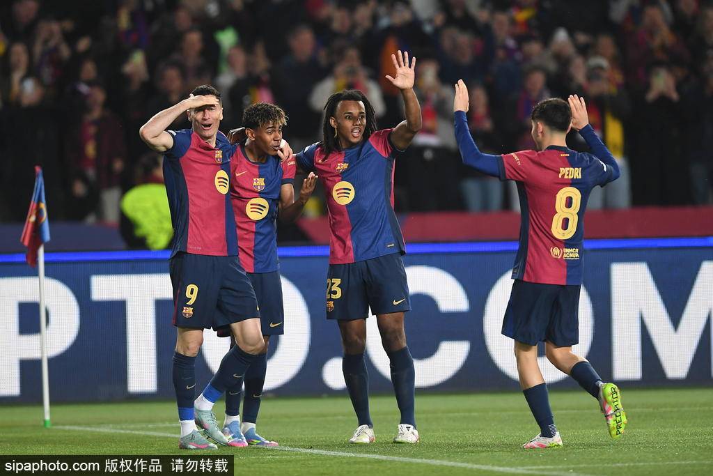 比肩MSN？巴萨三叉戟联手包办4球 拉菲尼亚距C罗纪录仅2球